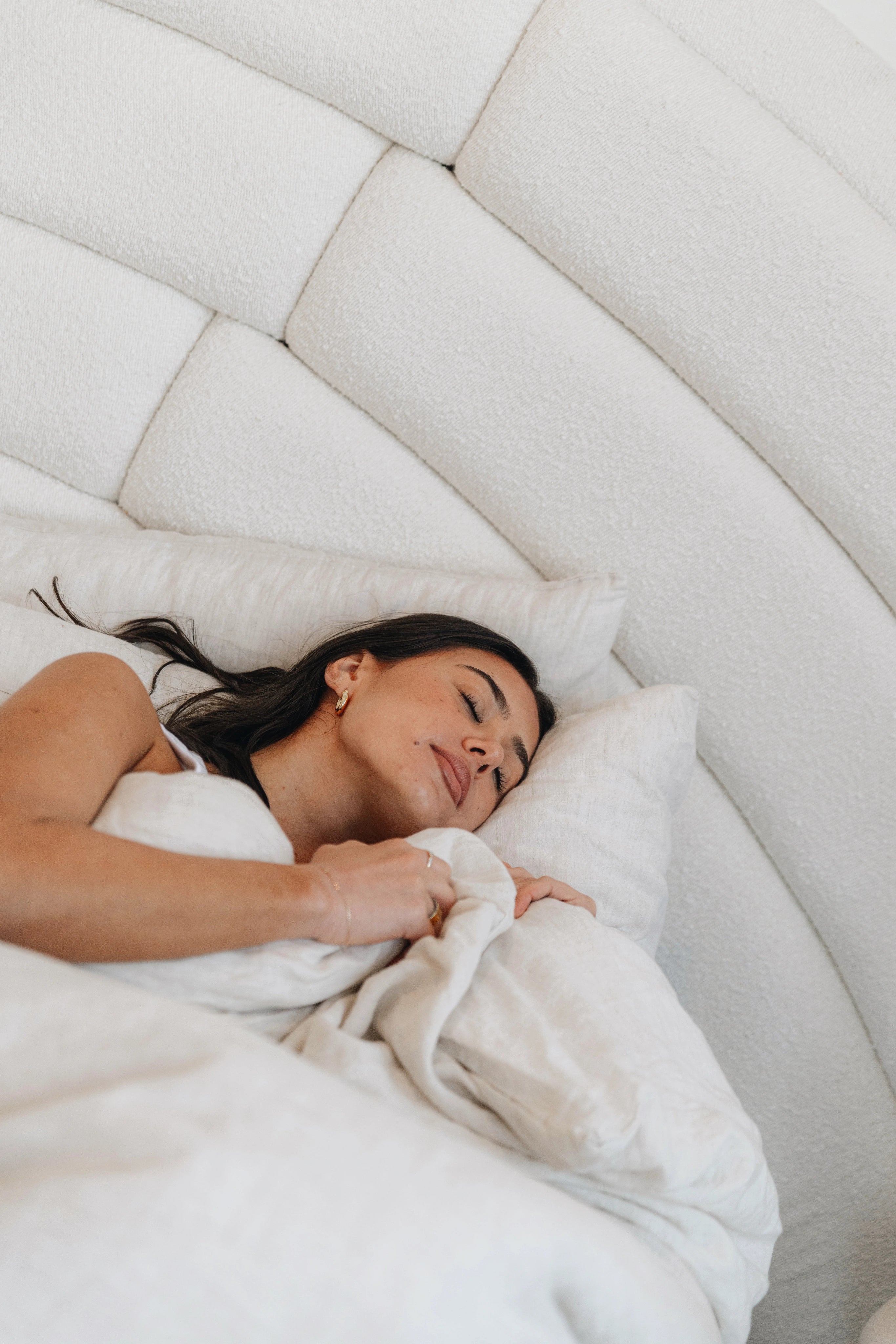 Supports deep & REM sleep